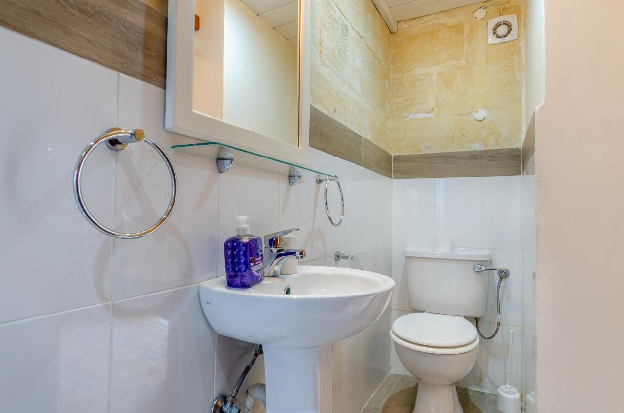 Mizzi 87 Bed & Breakfast Victoria Bagian luar foto
