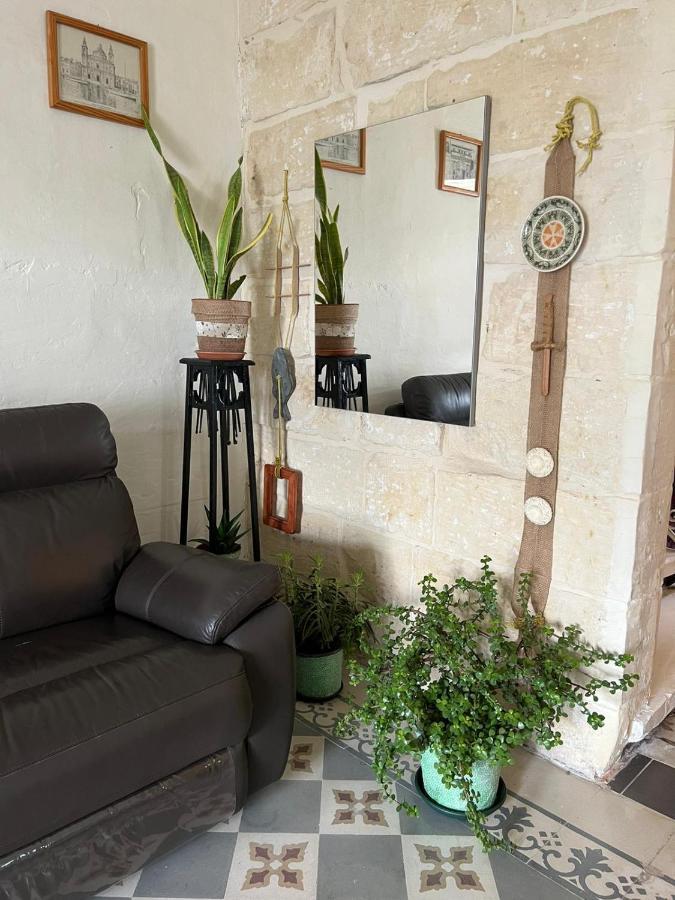 Mizzi 87 Bed & Breakfast Victoria Bagian luar foto