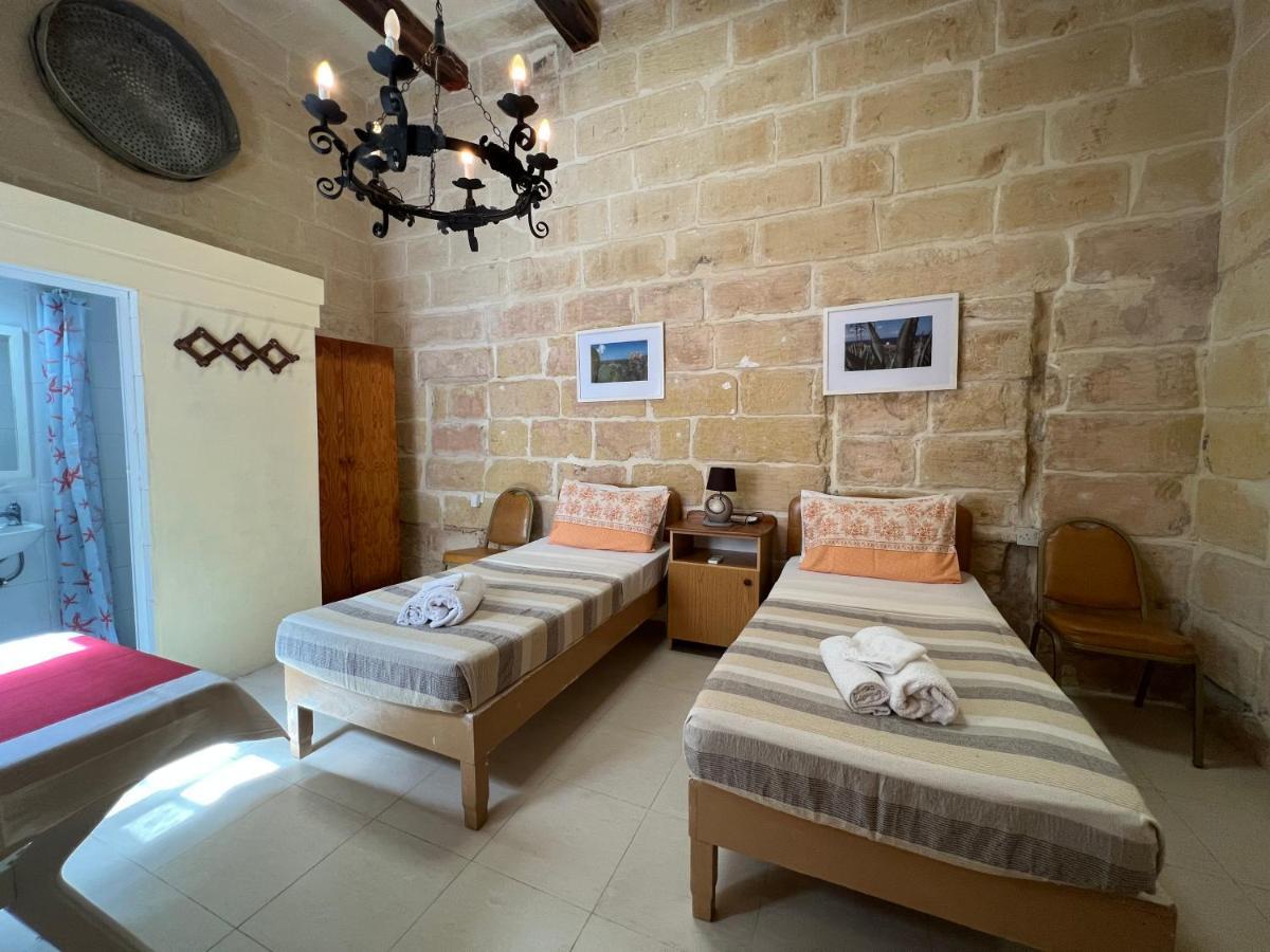 Mizzi 87 Bed & Breakfast Victoria Bagian luar foto