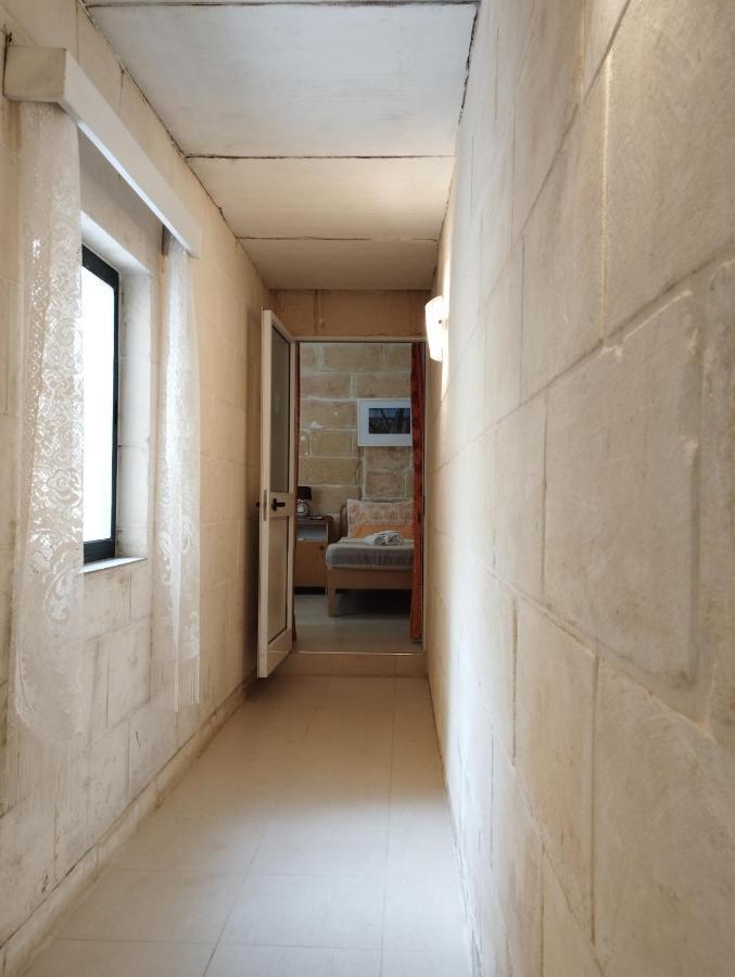 Mizzi 87 Bed & Breakfast Victoria Bagian luar foto
